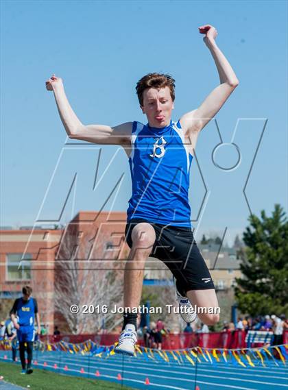 Thumbnail 3 in 2016 Mullen Runners Roost Invitational photogallery.