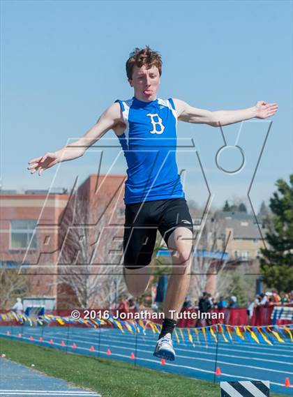 Thumbnail 1 in 2016 Mullen Runners Roost Invitational photogallery.