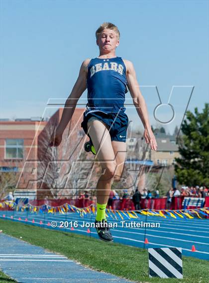 Thumbnail 3 in 2016 Mullen Runners Roost Invitational photogallery.