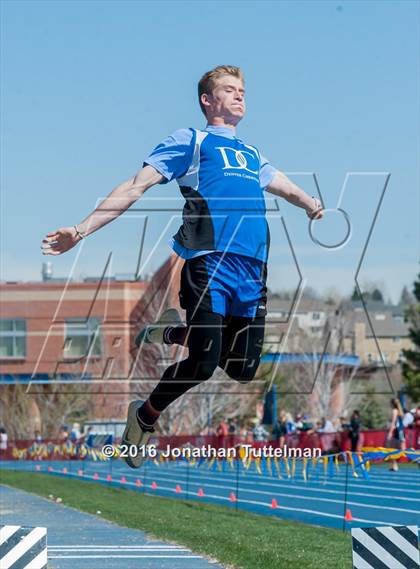 Thumbnail 3 in 2016 Mullen Runners Roost Invitational photogallery.