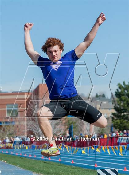 Thumbnail 3 in 2016 Mullen Runners Roost Invitational photogallery.
