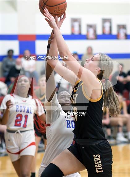 Thumbnail 2 in Royal vs Sealy photogallery.