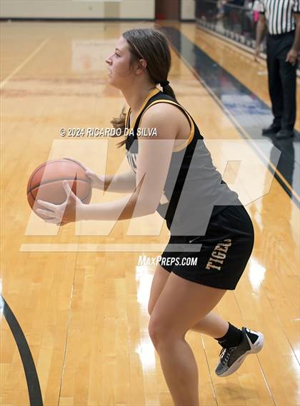 Thumbnail 3 in Royal vs Sealy photogallery.