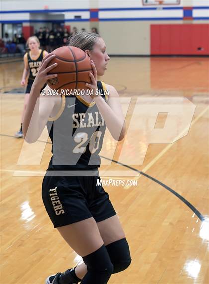 Thumbnail 2 in Royal vs Sealy photogallery.