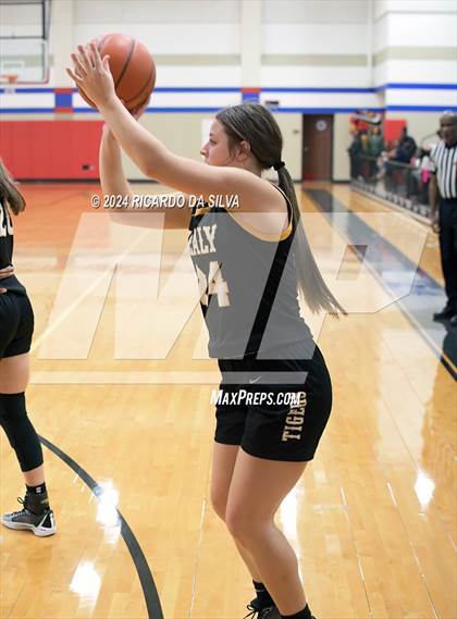 Thumbnail 3 in Royal vs Sealy photogallery.