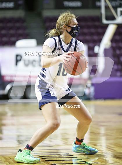 Thumbnail 3 in Valor Christian vs Regis Jesuit (CHSAA 5A Final) photogallery.