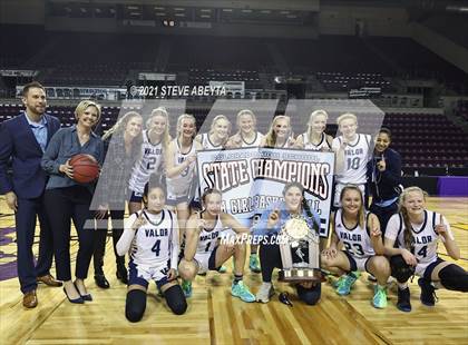 Thumbnail 3 in Valor Christian vs Regis Jesuit (CHSAA 5A Final) photogallery.