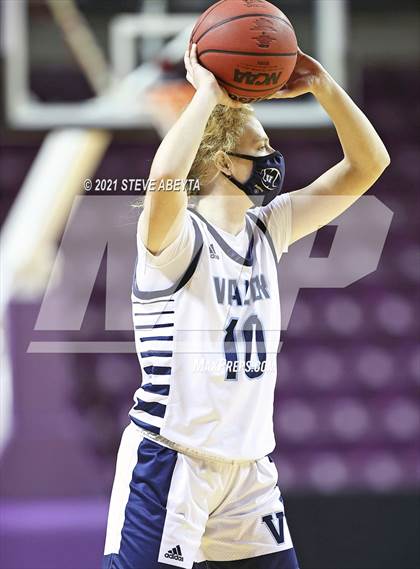 Thumbnail 2 in Valor Christian vs Regis Jesuit (CHSAA 5A Final) photogallery.