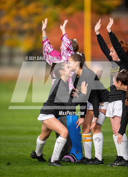 Thumbnail 1 in Cheverus vs. Falmouth (MPA Class A Regional Semi-final) photogallery.
