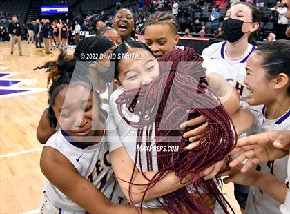 Thumbnail 3 in La Salle vs. Oakland Tech (CIF State D3 Final) photogallery.