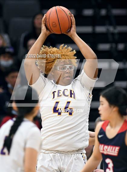 Thumbnail 2 in La Salle vs. Oakland Tech (CIF State D3 Final) photogallery.