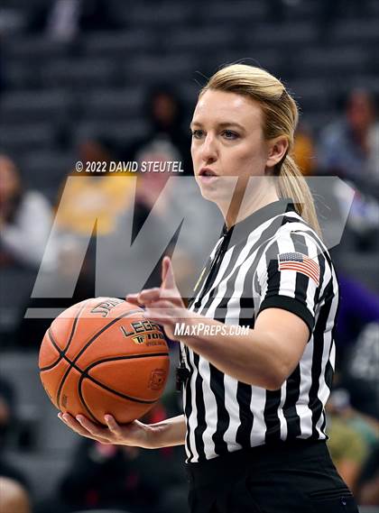 Thumbnail 1 in La Salle vs. Oakland Tech (CIF State D3 Final) photogallery.