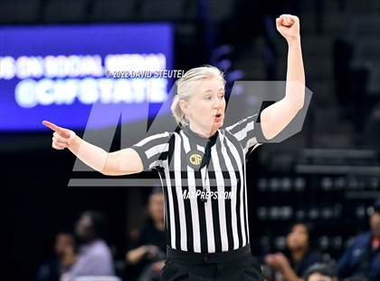 Thumbnail 2 in La Salle vs. Oakland Tech (CIF State D3 Final) photogallery.