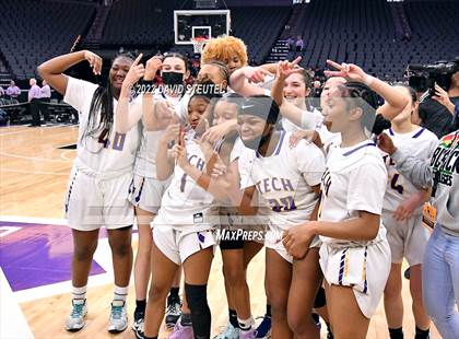 Thumbnail 2 in La Salle vs. Oakland Tech (CIF State D3 Final) photogallery.