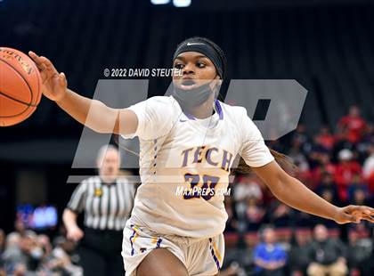 Thumbnail 1 in La Salle vs. Oakland Tech (CIF State D3 Final) photogallery.