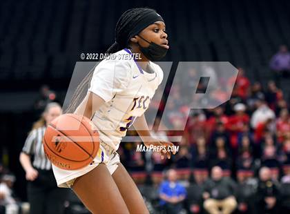 Thumbnail 3 in La Salle vs. Oakland Tech (CIF State D3 Final) photogallery.