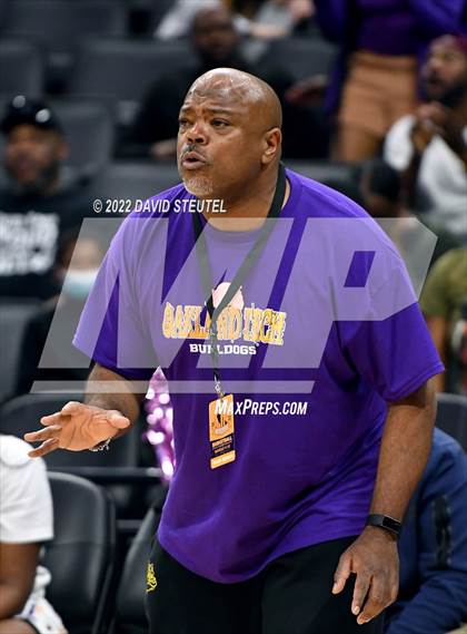 Thumbnail 3 in La Salle vs. Oakland Tech (CIF State D3 Final) photogallery.
