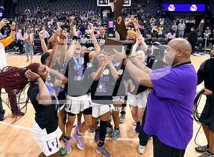 Thumbnail 3 in La Salle vs. Oakland Tech (CIF State D3 Final) photogallery.