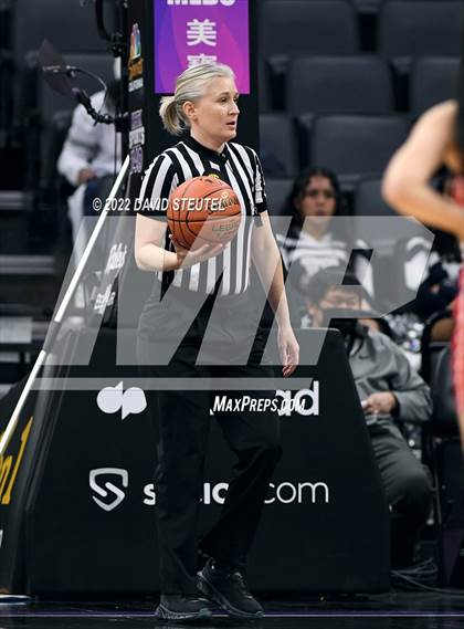 Thumbnail 3 in La Salle vs. Oakland Tech (CIF State D3 Final) photogallery.