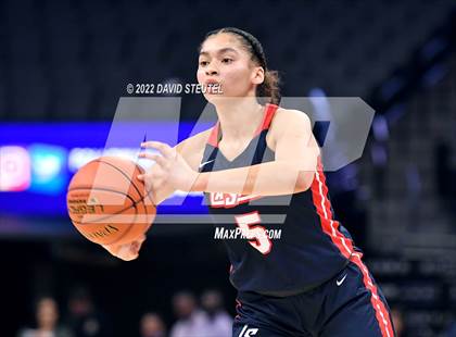 Thumbnail 3 in La Salle vs. Oakland Tech (CIF State D3 Final) photogallery.