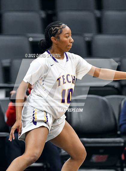 Thumbnail 1 in La Salle vs. Oakland Tech (CIF State D3 Final) photogallery.