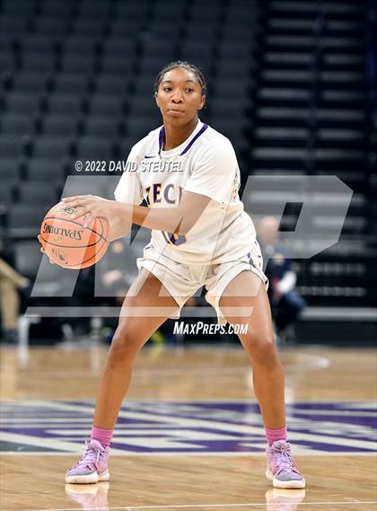 Thumbnail 3 in La Salle vs. Oakland Tech (CIF State D3 Final) photogallery.
