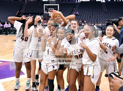 Thumbnail 1 in La Salle vs. Oakland Tech (CIF State D3 Final) photogallery.
