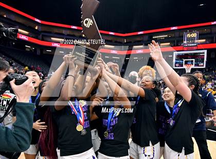 Thumbnail 1 in La Salle vs. Oakland Tech (CIF State D3 Final) photogallery.