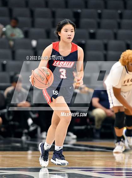 Thumbnail 3 in La Salle vs. Oakland Tech (CIF State D3 Final) photogallery.