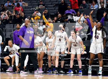 Thumbnail 3 in La Salle vs. Oakland Tech (CIF State D3 Final) photogallery.