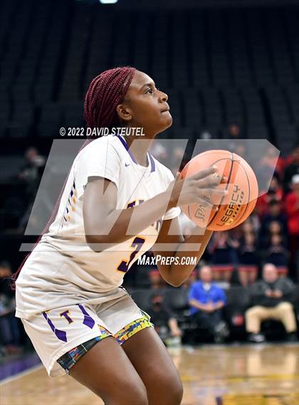 Thumbnail 1 in La Salle vs. Oakland Tech (CIF State D3 Final) photogallery.
