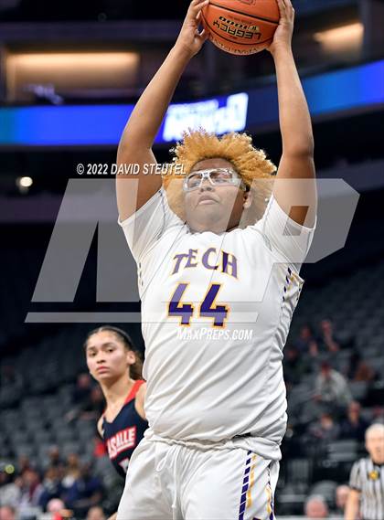 Thumbnail 2 in La Salle vs. Oakland Tech (CIF State D3 Final) photogallery.
