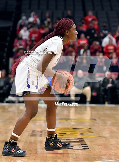 Thumbnail 3 in La Salle vs. Oakland Tech (CIF State D3 Final) photogallery.