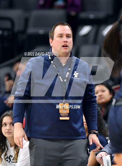 Thumbnail 3 in La Salle vs. Oakland Tech (CIF State D3 Final) photogallery.
