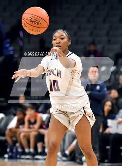 Thumbnail 2 in La Salle vs. Oakland Tech (CIF State D3 Final) photogallery.
