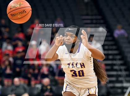Thumbnail 3 in La Salle vs. Oakland Tech (CIF State D3 Final) photogallery.