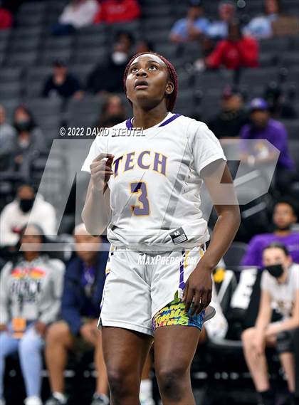 Thumbnail 1 in La Salle vs. Oakland Tech (CIF State D3 Final) photogallery.