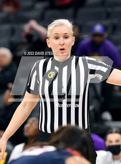Thumbnail 1 in La Salle vs. Oakland Tech (CIF State D3 Final) photogallery.