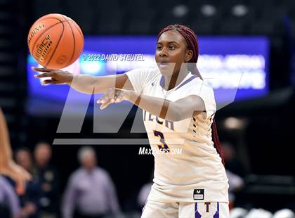 Thumbnail 1 in La Salle vs. Oakland Tech (CIF State D3 Final) photogallery.