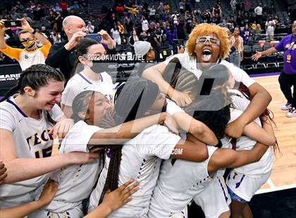 Thumbnail 2 in La Salle vs. Oakland Tech (CIF State D3 Final) photogallery.