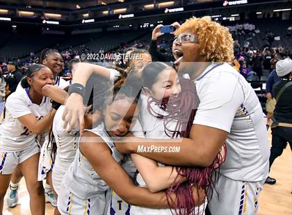 Thumbnail 1 in La Salle vs. Oakland Tech (CIF State D3 Final) photogallery.