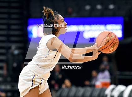 Thumbnail 3 in La Salle vs. Oakland Tech (CIF State D3 Final) photogallery.