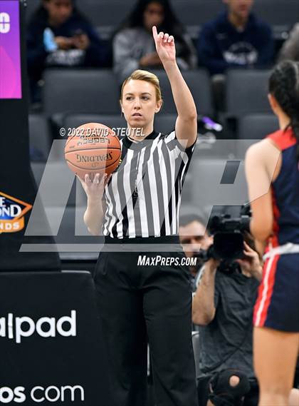 Thumbnail 1 in La Salle vs. Oakland Tech (CIF State D3 Final) photogallery.