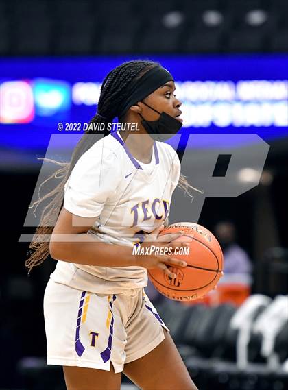 Thumbnail 3 in La Salle vs. Oakland Tech (CIF State D3 Final) photogallery.