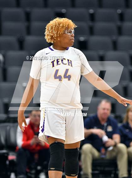 Thumbnail 2 in La Salle vs. Oakland Tech (CIF State D3 Final) photogallery.