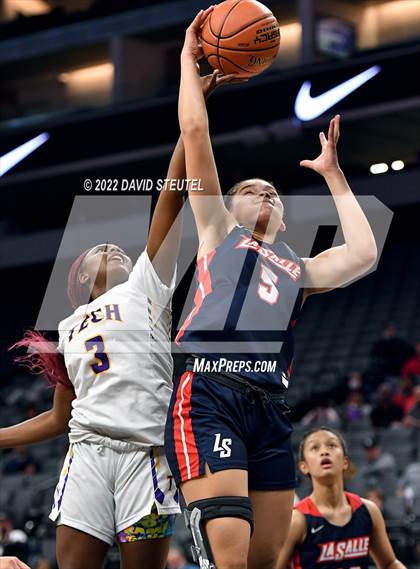 Thumbnail 3 in La Salle vs. Oakland Tech (CIF State D3 Final) photogallery.
