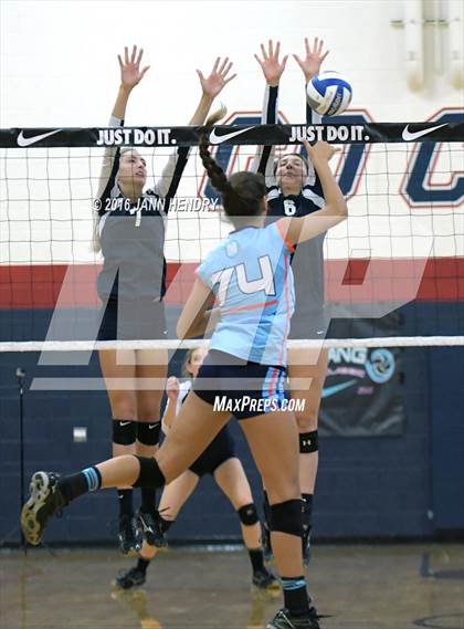 Thumbnail 3 in Ralston Valley vs. Marymount (Durango Fall Classic) photogallery.
