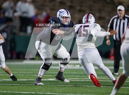 Thumbnail 2 in Liberty vs. Graham (UIL Football 4A D1 Area) photogallery.