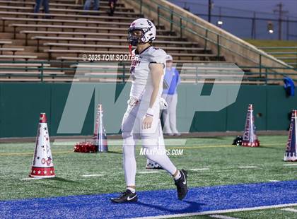 Thumbnail 2 in Liberty vs. Graham (UIL Football 4A D1 Area) photogallery.