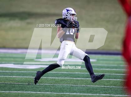 Thumbnail 2 in Liberty vs. Graham (UIL Football 4A D1 Area) photogallery.